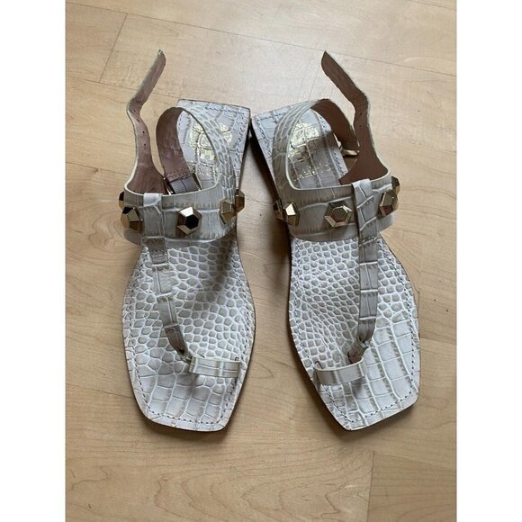 VINCE Camuto "Dailette" Studded Toe Loop Women Size 7.5 New Sandal - Picture 2 of 6